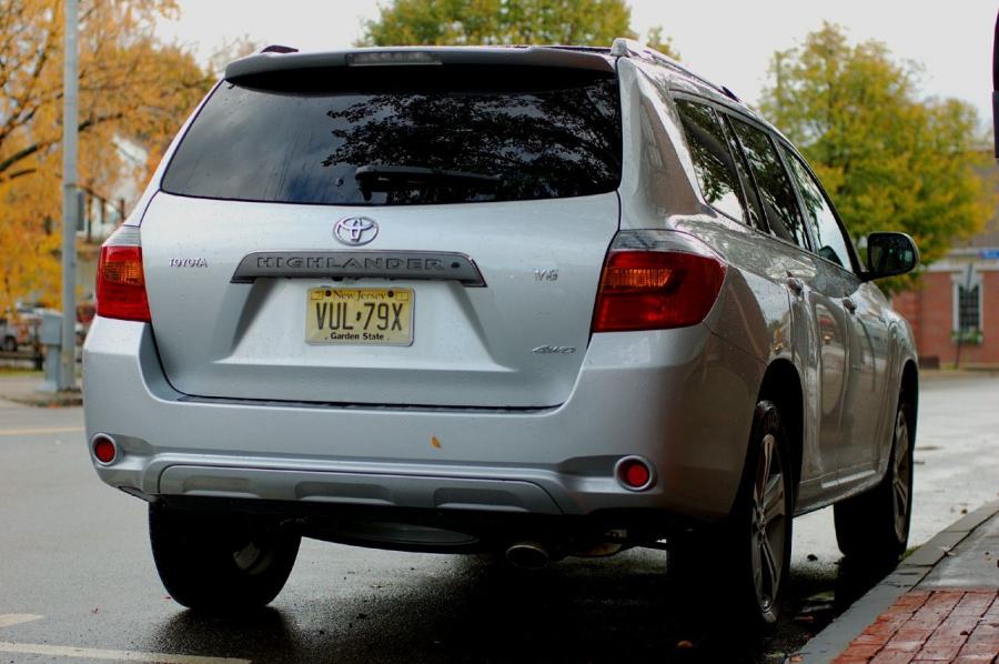  Toyota Highlander Sport 2008 года  (фото 16 из 57)